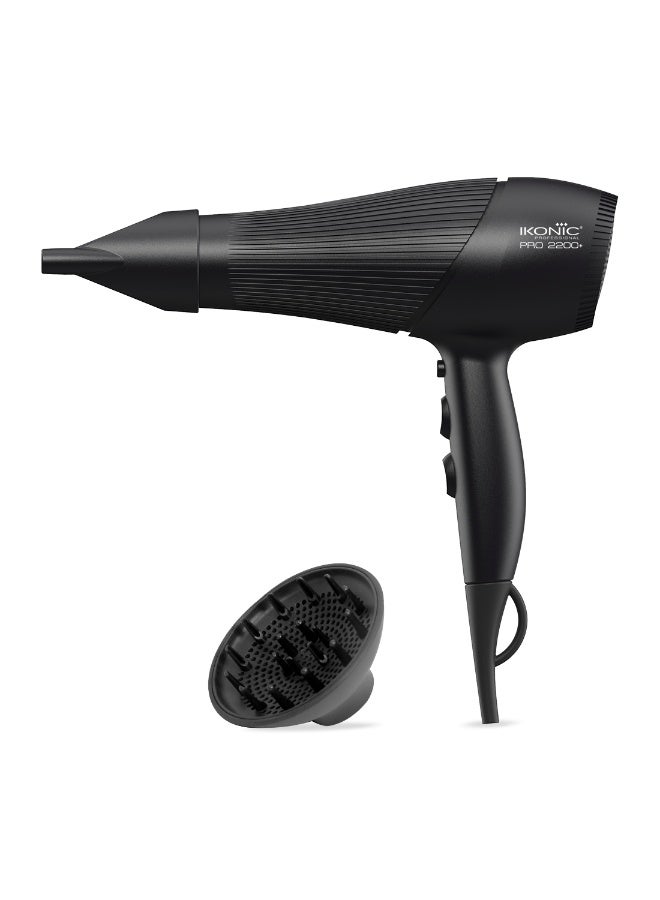 أي كونيك مجفف شعر Ikonic Pro 2200+، بقدرة 2200 واط مع محرك AC قوي، تقنية الأيونات، إعدادان للسرعة و3 إعدادات للحرارة، زر هواء بارد (Cool Shot)، مستوى ضوضاء منخفض، مزود بموزّع هواء وفوهة للتصفيف، مناسب للنساء والرجال، باللون الأسود، مناسب لجميع أنواع الشعر. - Image 1